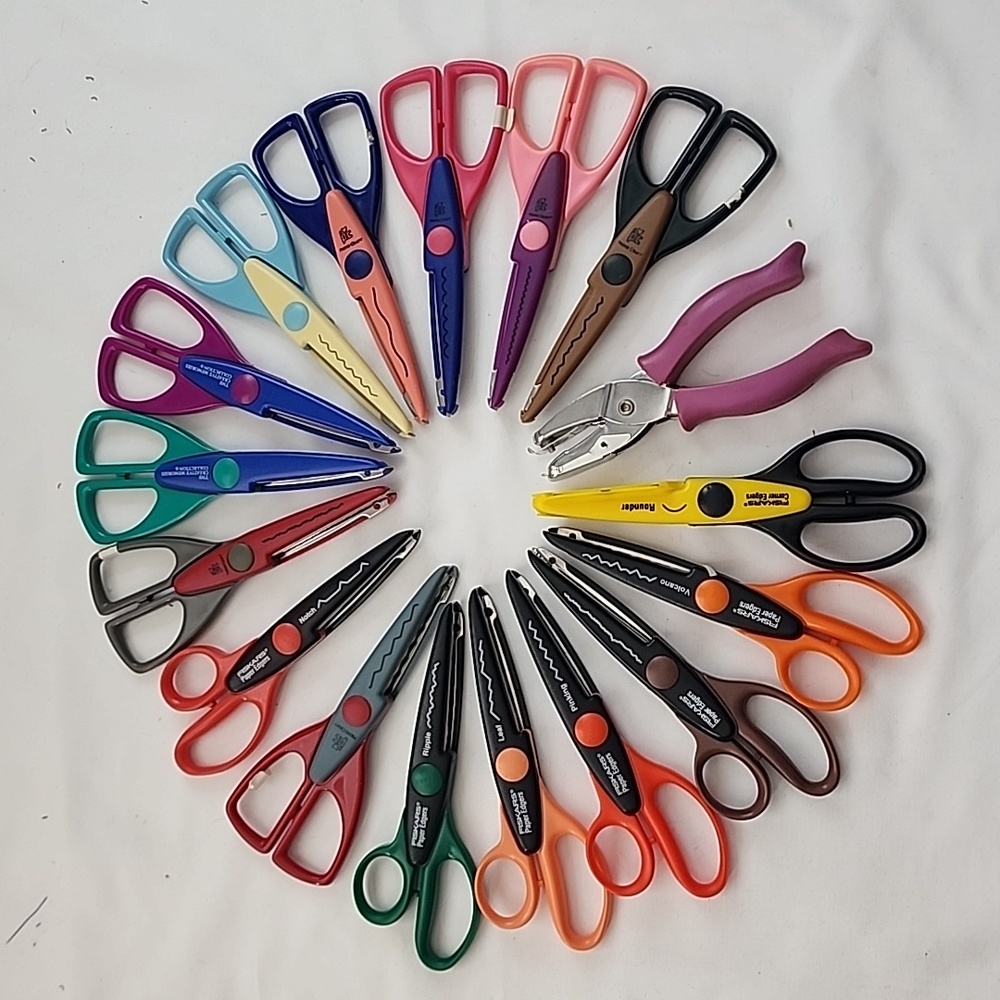 Lot of 17 Crafting Decorative Paper Cutting Scissors EUC